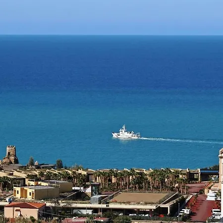 Casa Panoramica Santa Lucia Apartment *